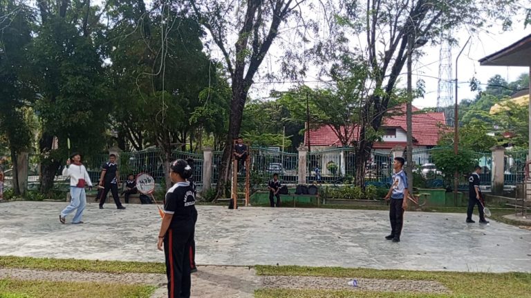 Lapangan Badminton & Takraw
